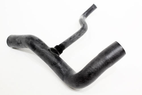 Tubo inferior radiador V8